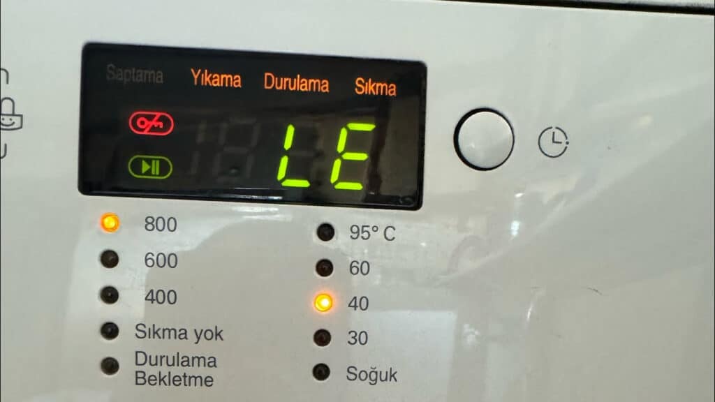 Samsung Çamaşır Makinesi LE Hatası Nedir ve Nasıl Düzeltilir?